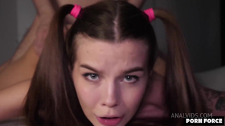 Секс видео: нежная сестра кричит от страсти в анале