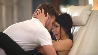 Горячее порно видео с брюнеткой – анальный оргазм онлайн