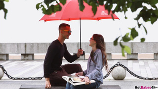 Секс при первом знакомстве: страстное видео с развратной девушкой