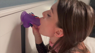 Страстный лесбийский секс с игрушками – смотреть онлайн