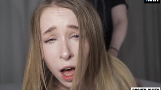 Жадная Наташка в горячем порно видео с двумя мужчинами и вибратором