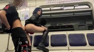 Секс в метро СПб после Алых Парусов – экстремальное порно видео