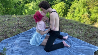 Пикник в лесу превратился в страстный секс