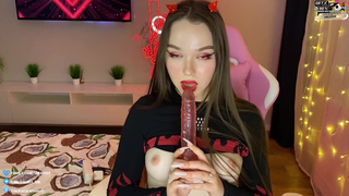 Страстная дьяволица мастурбирует - смотреть HD порно ролик бесплатно