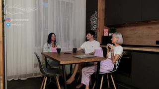 Горячее видео: мама и сын — страстный секс