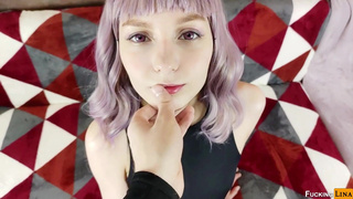 Лина Мур с фиолетовыми волосами кончает трижды и наслаждается спермой