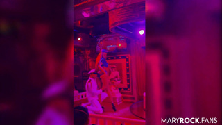 Страстный публичный секс с Мэри Рок – смотреть онлайн