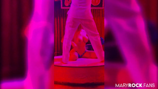 Страстный публичный секс с Мэри Рок – смотреть онлайн