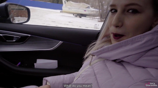 Порно видео: горячий секс в такси без денег