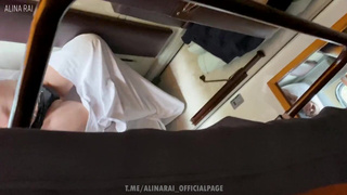 Реальная измена в вагоне – домашнее секс видео