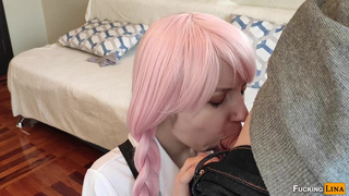 Секс видео онлайн: ботаник и крашеная блондинка в горячей сцене