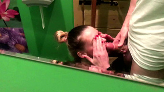 Горячая парочка занимается сексом в общественном месте – смотреть онлайн