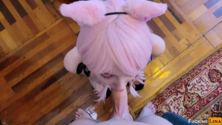 Смотреть эксклюзивное порно с развязной красоткой