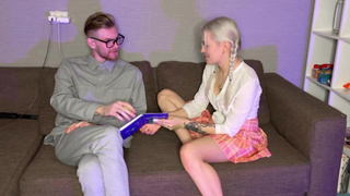 Жесткое порно видео с кончающим на лицо и глубоким минетиком