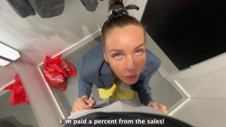Секс в примерочной H&M – страстный минет в магазине