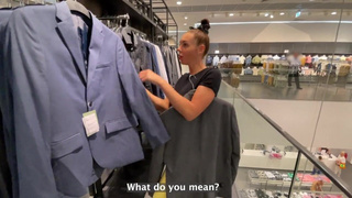 Секс в примерочной H&M – страстный минет в магазине