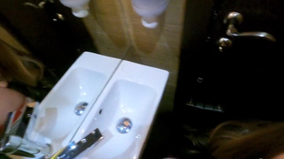 Реальное домашнее порно видео с нежной девушкой