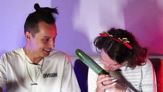 STRIP GAME на PS4 – горячее порно видео с девушкой геймером