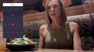 Дистанционный оргазм в ресторане: управляю киской с телефона