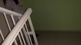 Секс в подъезде: страстная измена с соседкой