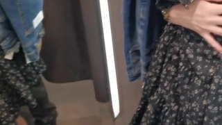 Секс с незнакомкой в примерочной смотреть онлайн