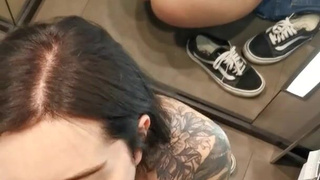 Секс с незнакомкой в примерочной смотреть онлайн