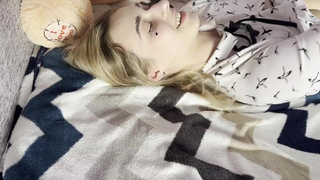 Геймер в ярости жестко трахает подругу за проигрыш