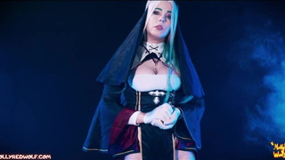 Секс видео с монашкой: страстная дрочка и анальные ласки