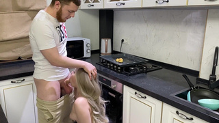 Пасынок трахнул мачеху в попку раньше отца – жесткое порно видео с развратной мачехой