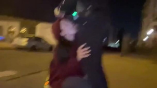 Секс на самокате в парке - минёт на свежем воздухе