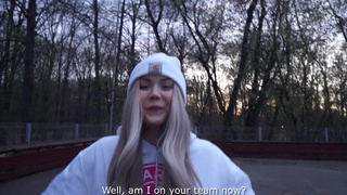 Реальное групповое порно с развратной красоткой