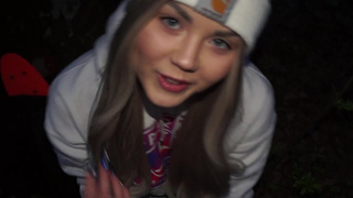 Реальное групповое порно с развратной красоткой