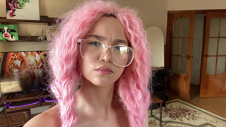 Азиатка просит друга сесть ей на лицо - горячее порно видео