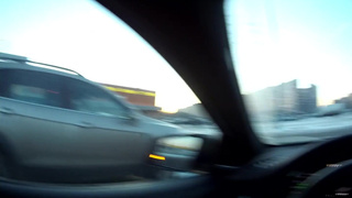 Секс в машине на парковке ТЦ – страстное порно видео с развратной парой