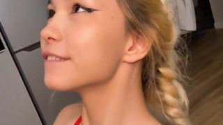 Эксклюзив: Lil Karina в возбуждающем видео