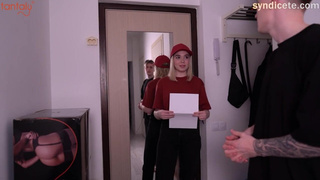 Страстный секс с курьером смотреть онлайн