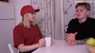 Страстный секс с курьером смотреть онлайн