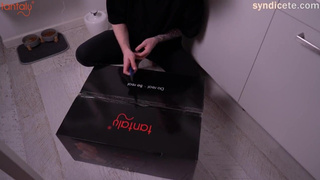 Страстный секс с курьером смотреть онлайн