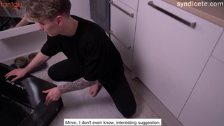 Страстный секс с курьером смотреть онлайн