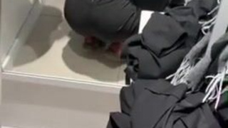 Секс в примерочной с горячей студенткой