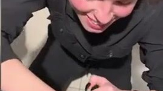 Секс в примерочной с горячей студенткой