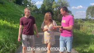 Реальное групповое секс видео — жесткий трах в авто