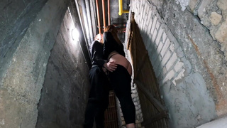 Страстный секс в подъезде с тайными встречами