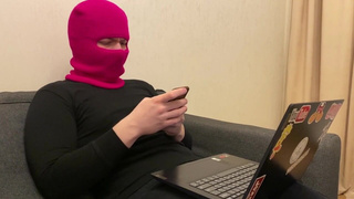 Стримерша трахает вора в прямом эфире – жесткое порно онлайн