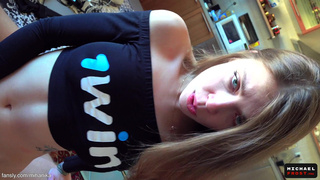 Смотреть онлайн инцест-порно: брат доминирует над сестрой