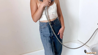 Soaking Blue Jeans and Wet Top – Горячее порно видео с джинсами и мокрой майкой