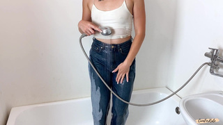 Soaking Blue Jeans and Wet Top – Горячее порно видео с джинсами и мокрой майкой