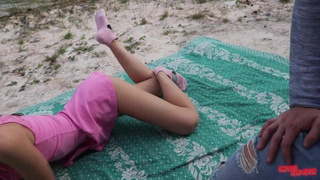 Секс видео с незнакомкой у дерева - страстный лесной трах