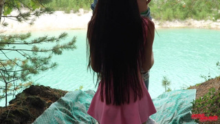 Секс видео с незнакомкой у дерева - страстный лесной трах