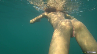 Секс на публичном пляже – горячее видео онлайн